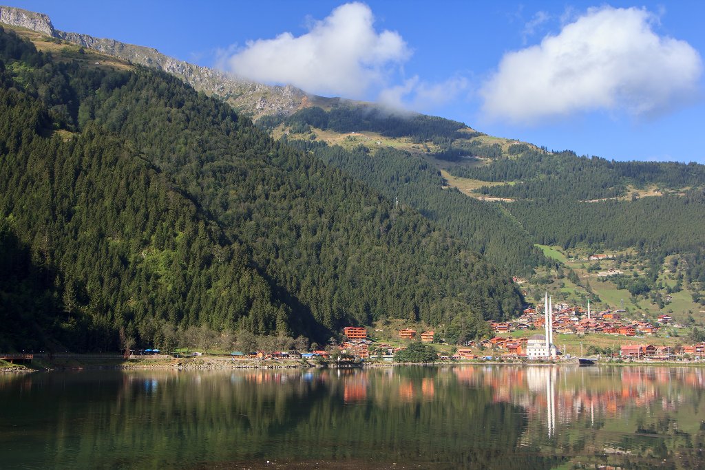 03-Uzungöl lake.jpg